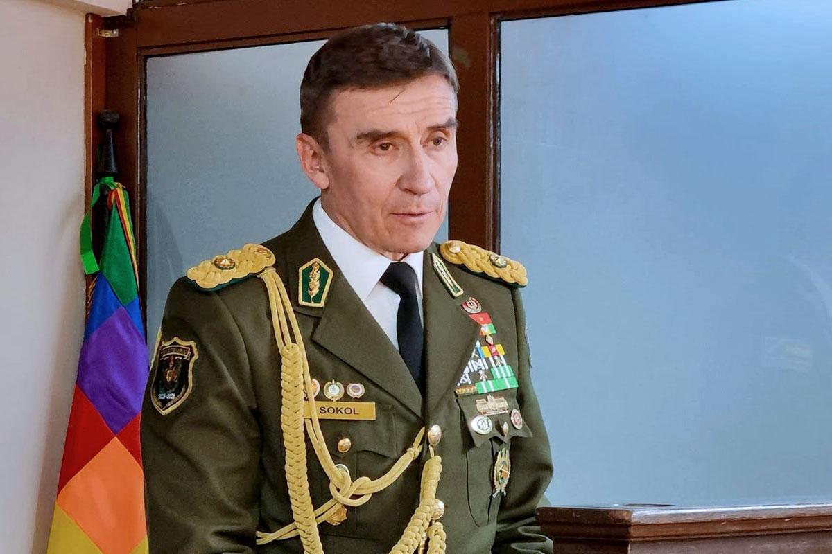 El Comandante General de la Policía renuncia en medio de polémicas tras cumplir su «ciclo»