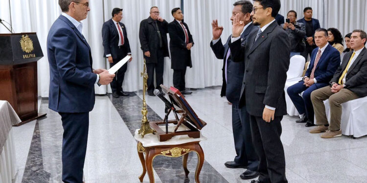 Paz recorta su gabinete a 12 ministerios para eliminar la «burocracia»