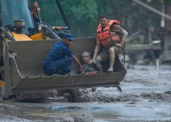 “Salvado por un árbol de mango”: el dramático relato de un nepalí que sobrevivió a la mortal inundación