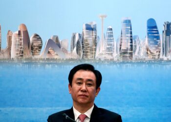 El fundador de la fallida promotora inmobiliaria china Evergrande fue condenado a cadena perpetua por fraude y sobornos