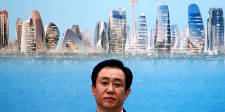 El fundador de la fallida promotora inmobiliaria china Evergrande fue condenado a cadena perpetua por fraude y sobornos