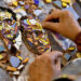 Kuska, las mujeres empoderadas que transforman cerámicas y azulejos reciclados en arte