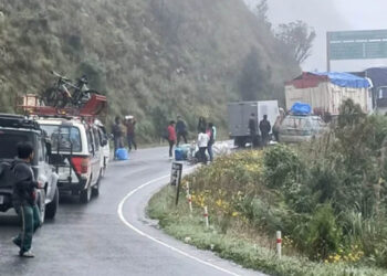 Transportistas de Los Yungas paralizan servicio desde el domingo por falta de combustible