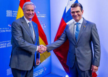 Diplomatico describe la visita presidencial chilena a Bolivia como un acto protocolar