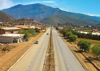 Transporte del valle cruceño demanda arreglo de vías para evitar bloqueos