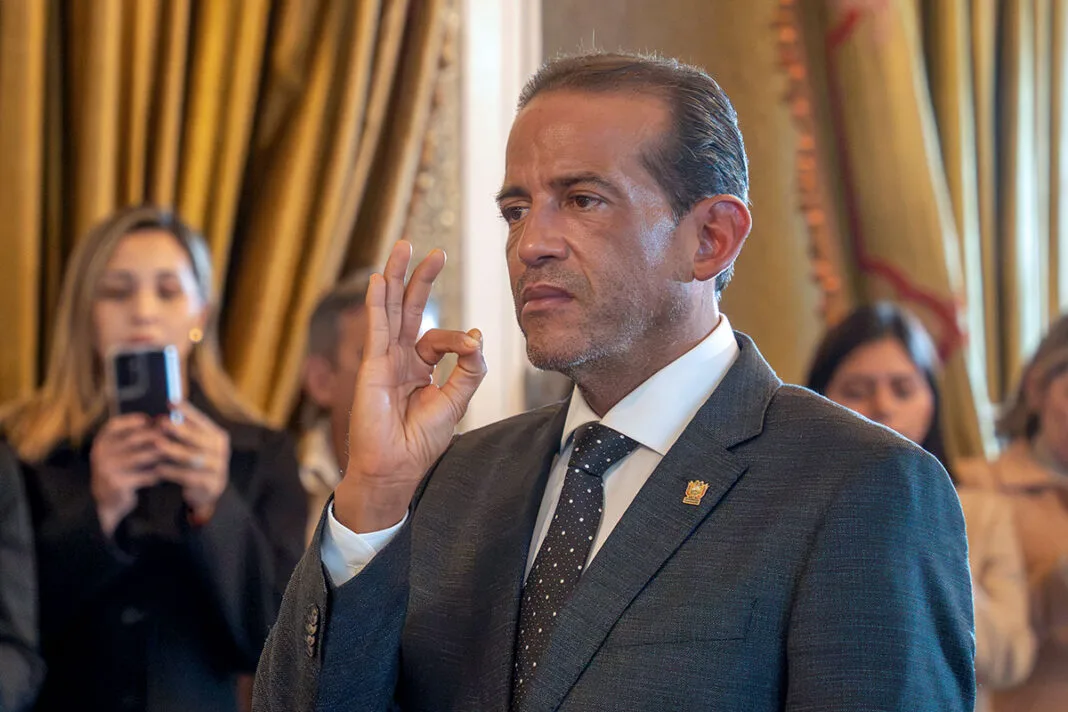 «Las treinta y dos misiones que Bolivia mantiene en el exterior siguen huérfanas», especialista alerta alertan la demora en designación de embajadores bolivianos