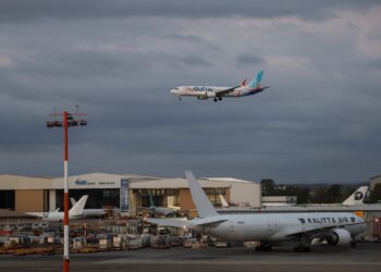 Flydubai suspendió todos sus vuelos desde y hacia Israel