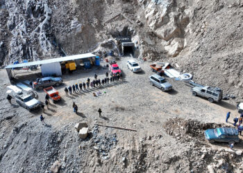 Detienen a once asiáticos en una operación contra la minería ilegal en Sorata
