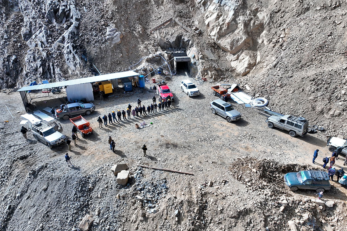Detienen a once asiáticos en una operación contra la minería ilegal en Sorata