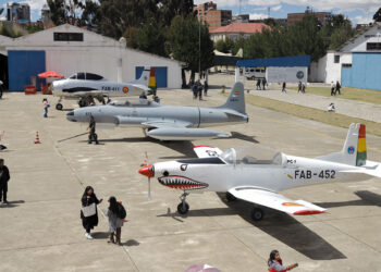 La Fuerza Aérea Boliviana reúne en El Alto a las aeronaves que marcaron su historia