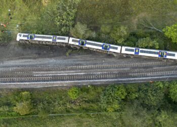 Un tren regional descarriló en Francia y dejó un saldo de 44 heridos: la Policía investiga si hubo un sabotaje
