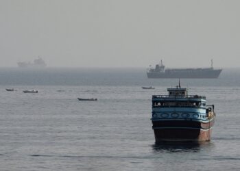 Tensión en Medio Oriente: otros dos buques fueron atacados mientras intentaban cruzar el estrecho de Ormuz