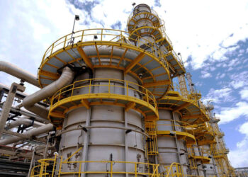 Gobierno autoriza compra de crudo para refinar combustibles ante «emergencia energética»