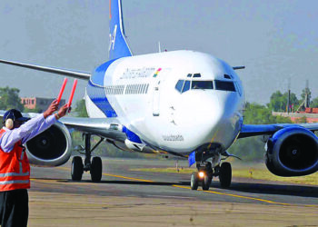 Experto alertan sobre impacto de libre importación de combustible aéreo en Bolivia