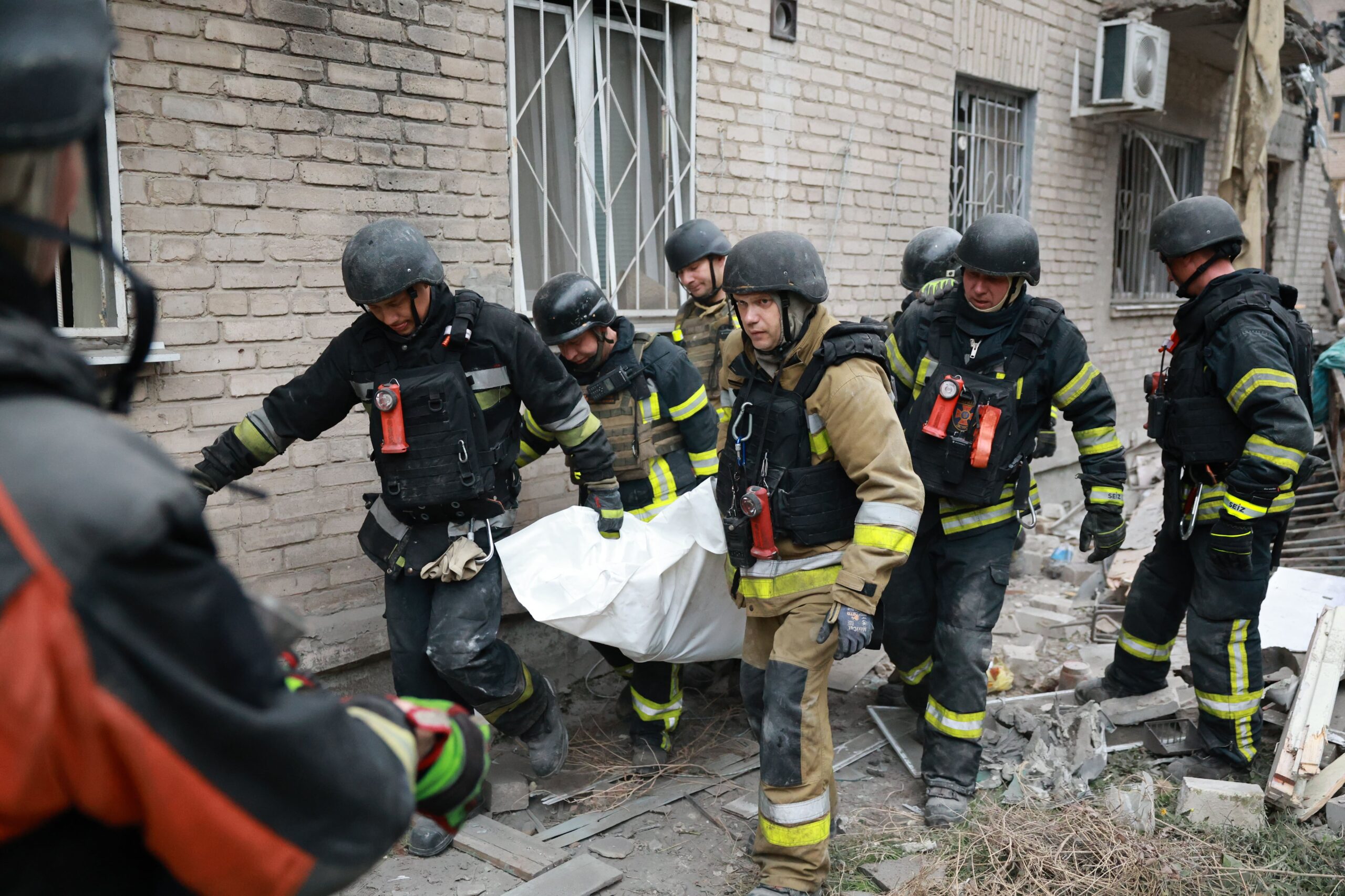 Rusia lanzó un ataque con bombas guiadas contra infraestructura civil en Zaporizhzhia: al menos 17 muertos