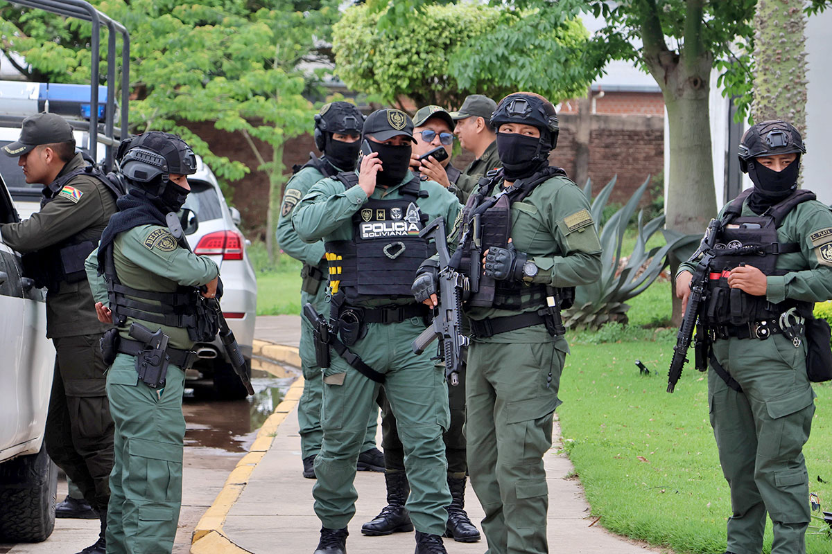 Allanan inmuebles del exfiscal general acusado de supuesta protección al «narcoterrorismo»