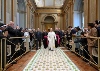 El papa León XIV será hospitalizado este martes para someterse a la cirugía de un nódulo pulmonar