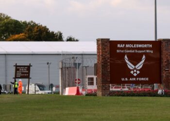 Detuvieron en Inglaterra a dos ciudadanos letones que ingresaron al perímetro de la base aérea de Molesworth