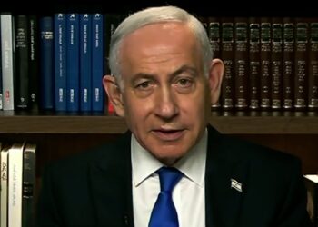 Netanyahu le dijo al piloto de Flydubai que lo considera “un héroe del mundo” y lo invitó al Día de la Independencia israelí