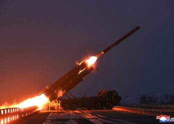 La dictadura de Corea del Norte dijo que la prueba de un misil balístico incluyó el uso de inteligencia artificial